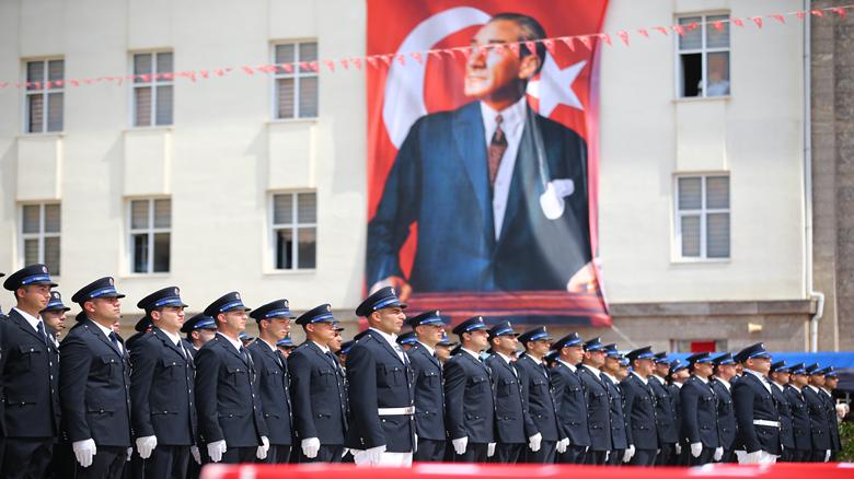 Adana'da eğitimlerini tamamlayan 608 polis adayı mezun oldu