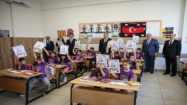 Adana ve çevre illerde öğrenciler karnelerini aldı
