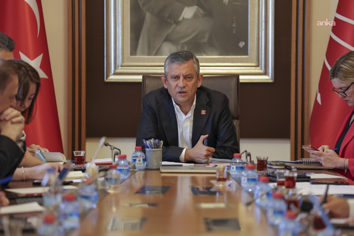 Özgür Özel, kurmaylarını topladı. Gündem: saha programı, yeni parti ve ihraçlar