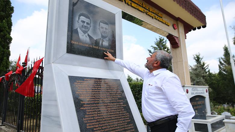 Adana'da 15 Temmuz şehidi ikiz polislerin babası gurur duyduğu evlatlarını özlemle anıyor