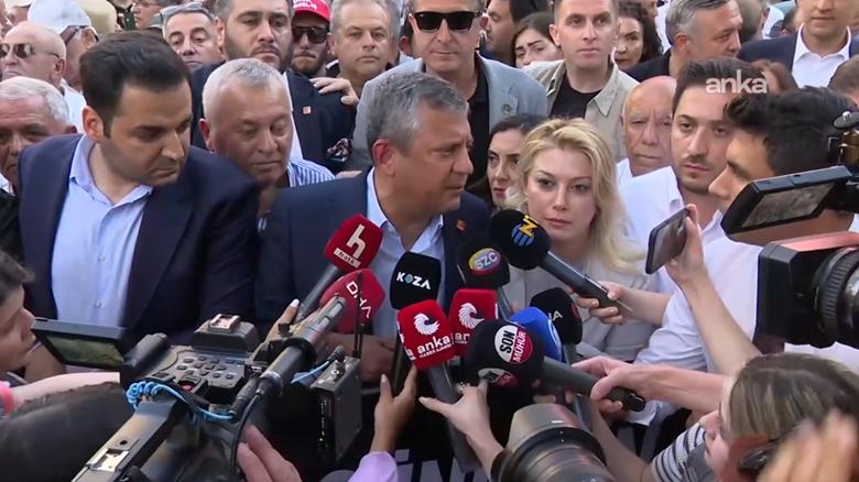 Hüseyin Can Güner'in gözaltına alınması protesto edildi.  Özgür Özel: Partimizin evladına sahip çıkmaya geldik