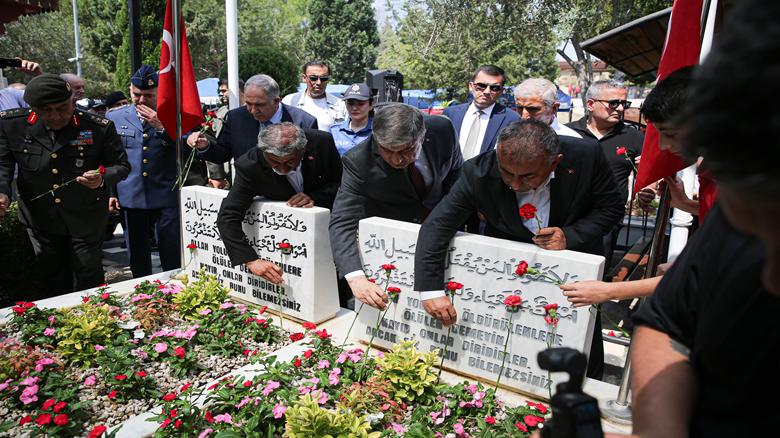 Adana'da 15 Temmuz Demokrasi ve Milli Birlik Günü dolayısıyla şehitlikler ziyaret edildi