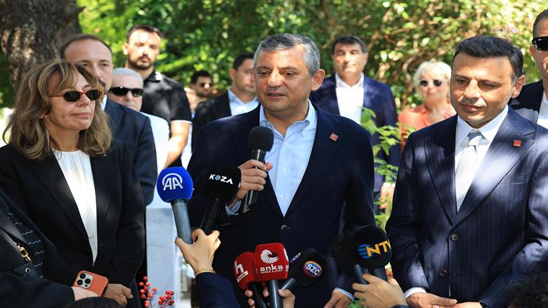 Altan Öymen, vefatının yıl dönümünde mezarı başında anıldı