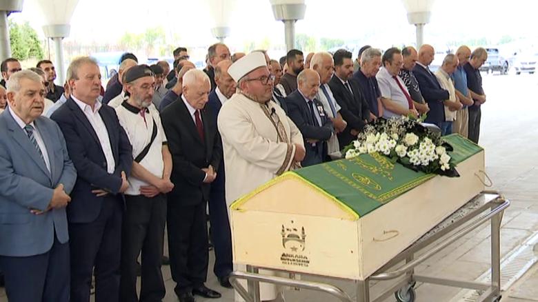 Prof. Mazhar Semih Baskan Son Yolculuğuna Uğurladı. Prof. Haberal Ailesini Yalnız Bırakmadı