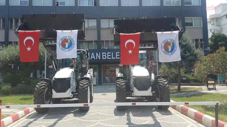 Adana Ceyhan Belediyesi, hizmet filosunu iki yeni iş makinesiyle güçlendirdi