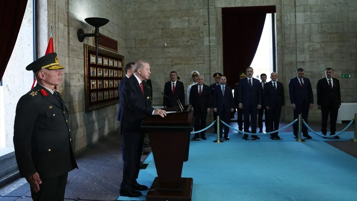Cumhurbaşkanı Erdoğan başkanlığındaki YAŞ üyeleri Anıtkabir'i ziyaret etti