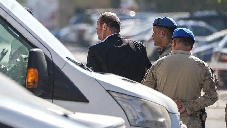 Menderes Belediyesine yönelik soruşturmada Başkan Çiçek ve 9 şüpheli tutuklandı