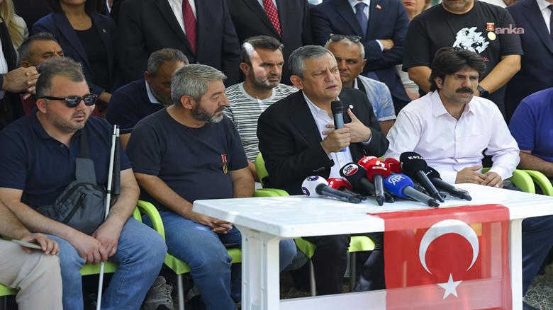 Özgür Özel'den, er şehit yakınları ve er gazilerin eylemine destek ziyareti