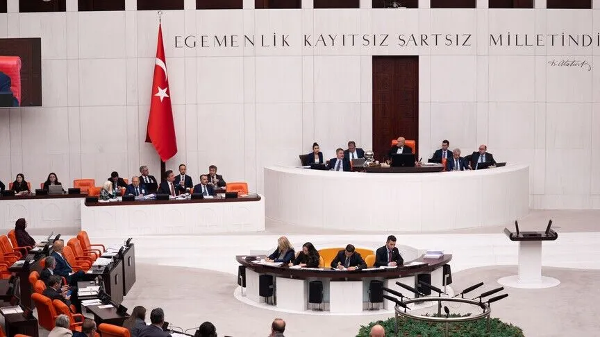 Suça sürüklenen çocuklara ilişkin düzenlemeleri içeren kanun teklifi'nin ilk 2 maddesi kabul edildi