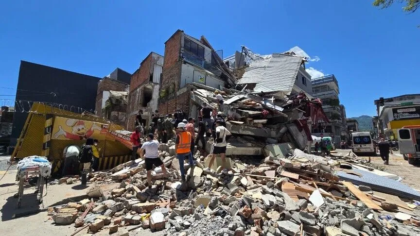 Kolombiya'da 7,4 büyüklüğündeki depremde ölenlerin sayısı 132'ye yükseldi