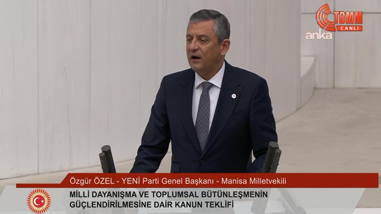 Özgür Özel: “‘Hayır’ deme hakkına en çok sahip olan YENİ Parti, kendi hakkını milletin barış hakkının önüne koymayacaktır”