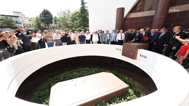 Müsavat Dervişoğlu, Celal Bayar’ın anıt mezarını ziyaret etti