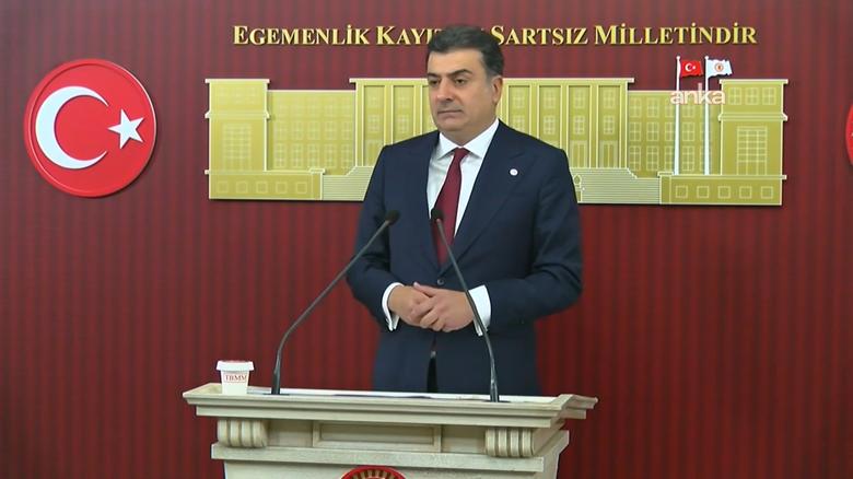 Zeynel Emre: 'Gemiyi güvenli limana taşıyacağız' diyenlerin, bugün arsız bir korsanlığa girişerek gemiyi kaçırmaya çalıştıkları görülmüştür