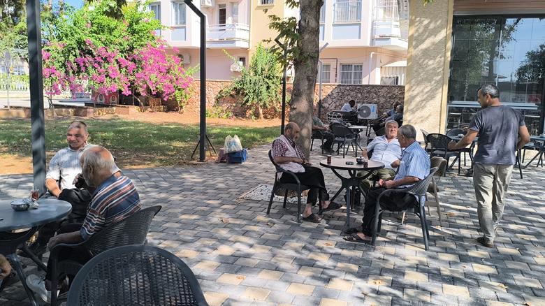 Adana Kozan'da emekliler geçim sıkıntısından dert yandı