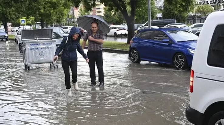  Balkanlar Üzerinden Yağışlı Sistem Geliyor 