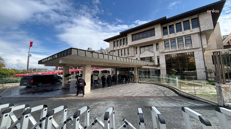 Eyüpsultan Belediye Başkanı Özmen'in de aralarında olduğu 28 kişi gözaltına alındı
