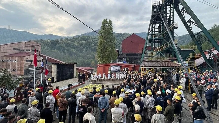 Amasra'daki patlamada hayatını kaybeden 43 madenci anıldı