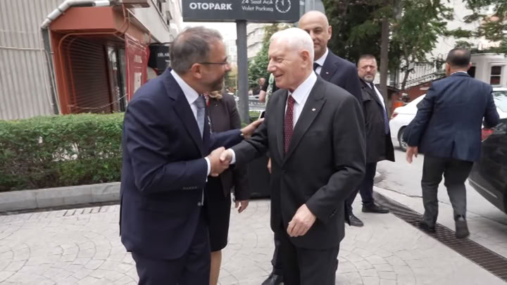 İspanyol Ulusal Günü Resepsiyonu'nda, Prof. Haberal Büyükelçiyi Tebrik Etti