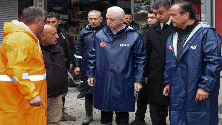 İstanbul Valiliği: Yağış nedeniyle ölü sayısı 3'e yükseldi, kayıp sayısı 4