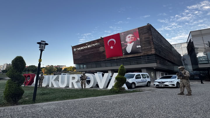 Adana Çukurova Belediyesindeki usulsüzlüklere yönelik operasyonda 44 kişi gözaltında