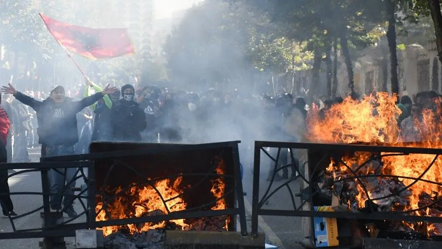 Arnavutluk'ta Öğrenci Protestoları 10. Gününde