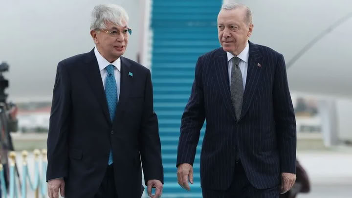 Cumhurbaşkanı Erdoğan, Kazakistan Cumhurbaşkanı Tokayev'i karşıladı