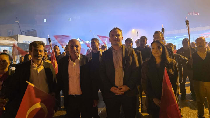 Adana Yumurtalık’ta Cumhuriyet’in 103’üncü yılı fener alayıyla kutlandı