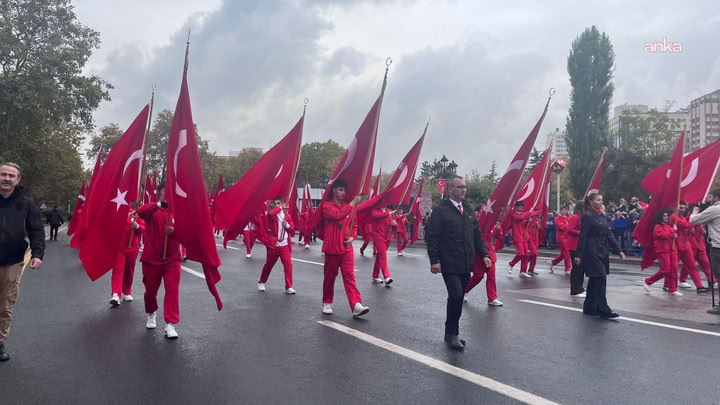 Cumhuriyet Bayramı kutlanıyor...TBMM'den Birinci Meclis'e kortej yürüyüşü düzenlendi